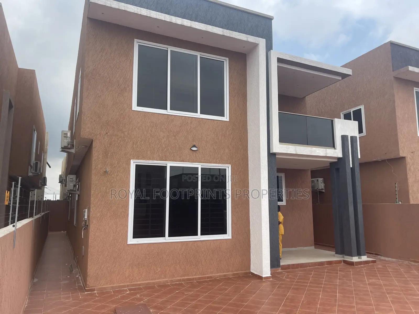 5bdrm House in Luxelooks Properties, Lake Side Estate for sale in Lake Side Estate