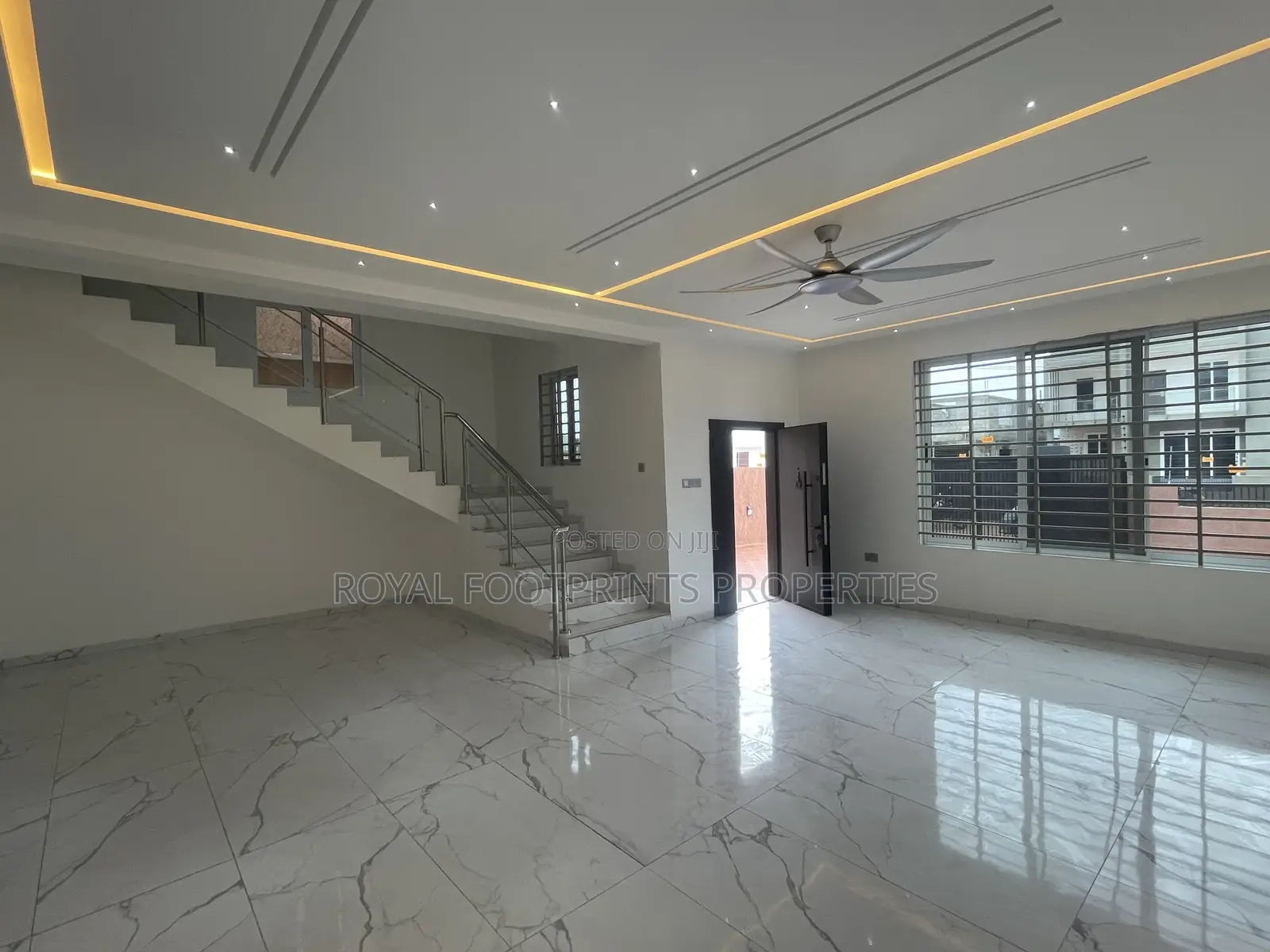 5bdrm House in Luxelooks Properties, Lake Side Estate for sale in Lake Side Estate