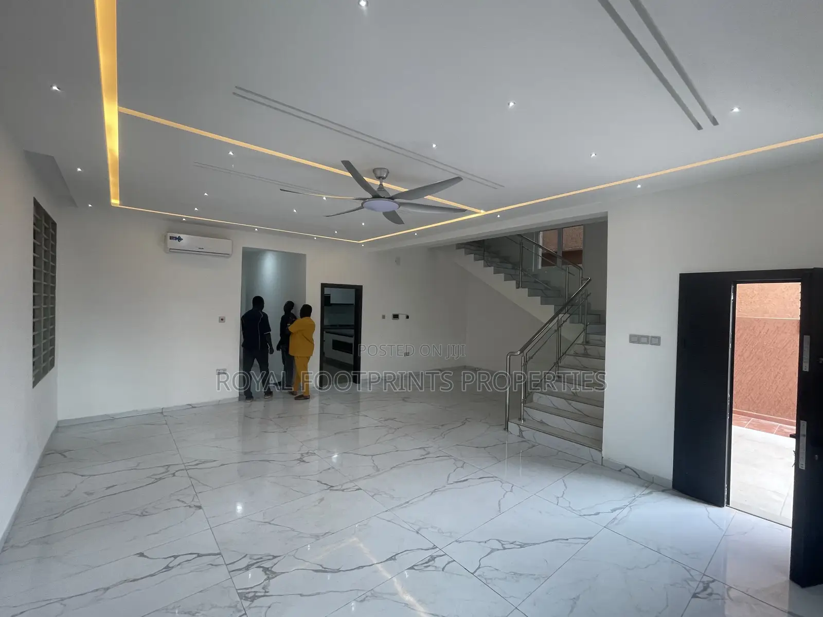 5bdrm House in Luxelooks Properties, Lake Side Estate for sale in Lake Side Estate