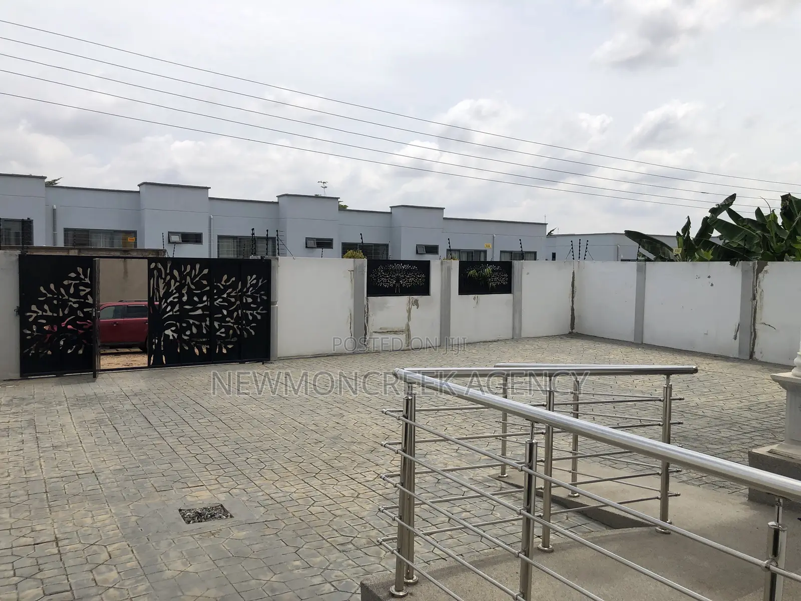 4bdrm Duplex in Ayi Mensah Park, Accra Metropolitan for sale in Accra Metropolitan