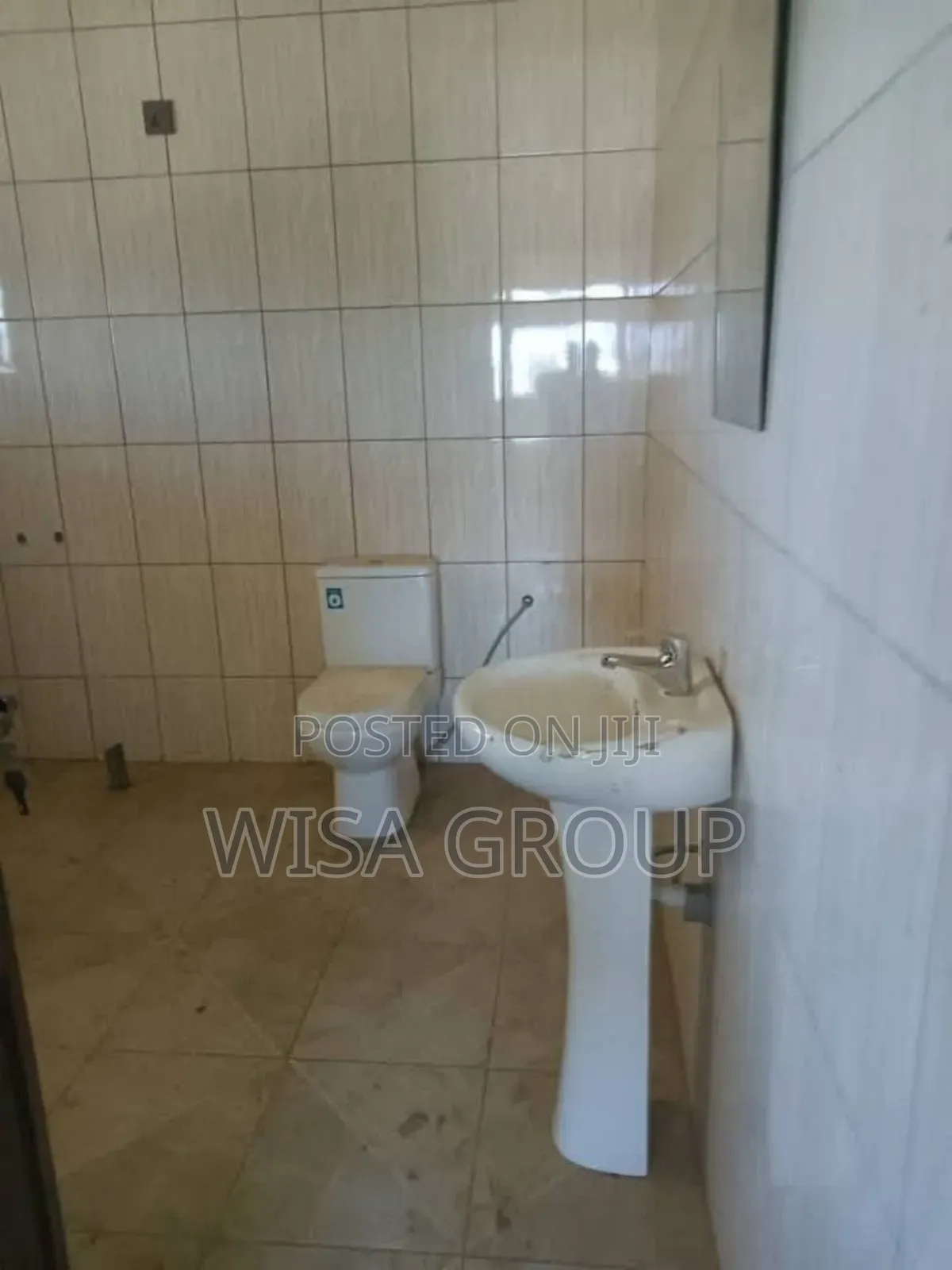 6bdrm Duplex in Wisa Group, Accra Metropolitan for sale in Accra Metropolitan