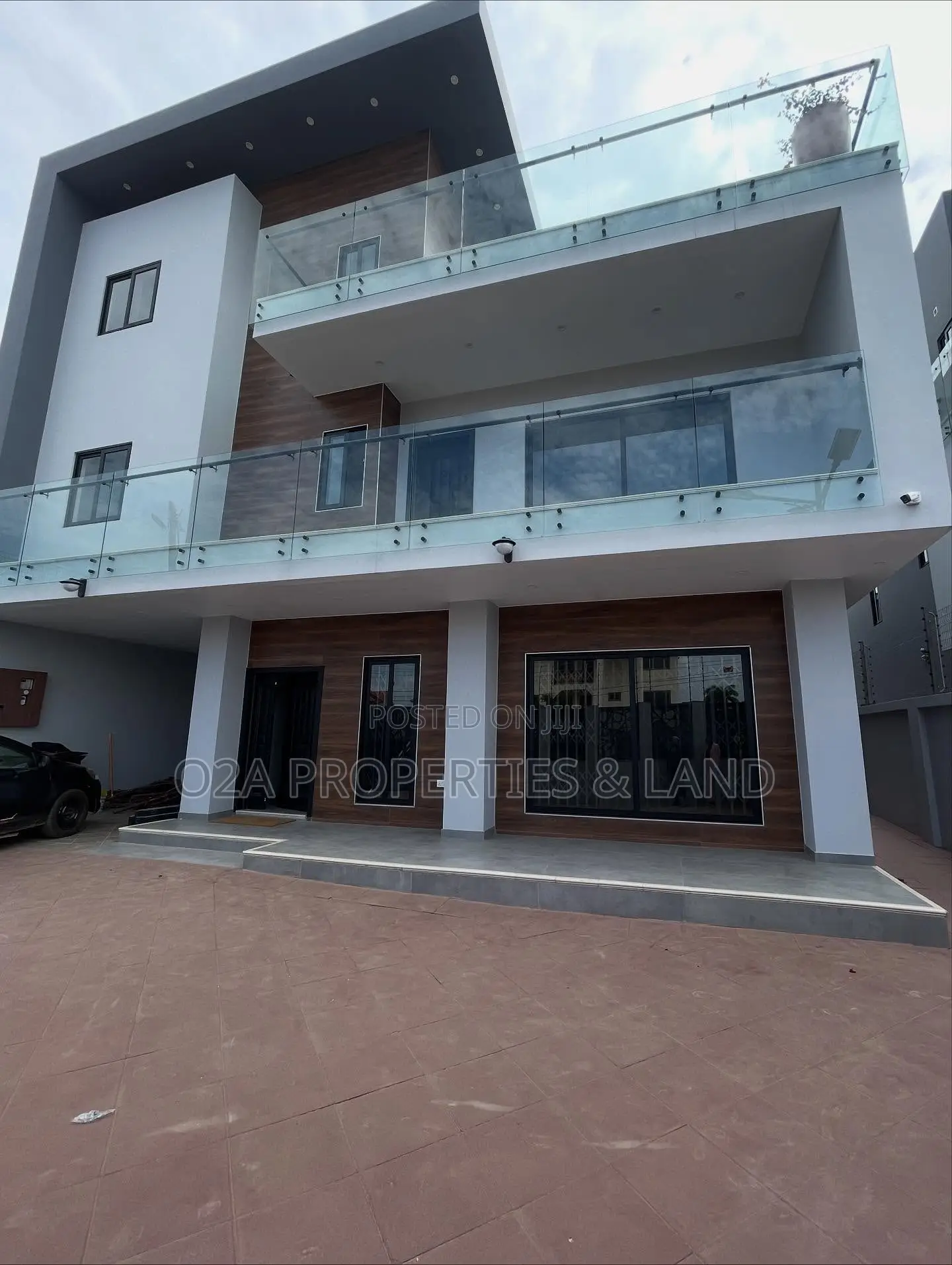 4bdrm House in East Legon, American House for sale in American House