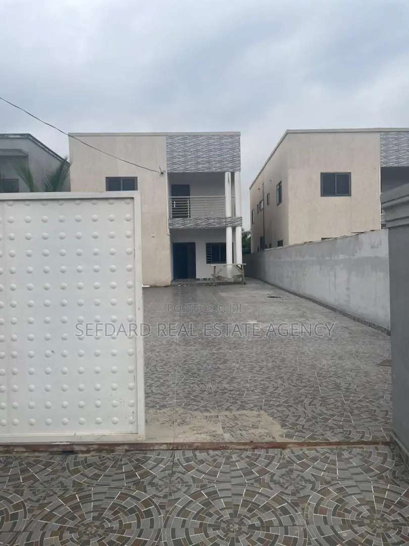 5bdrm House in Sefdard Real Estate, Haatso for sale in Haatso