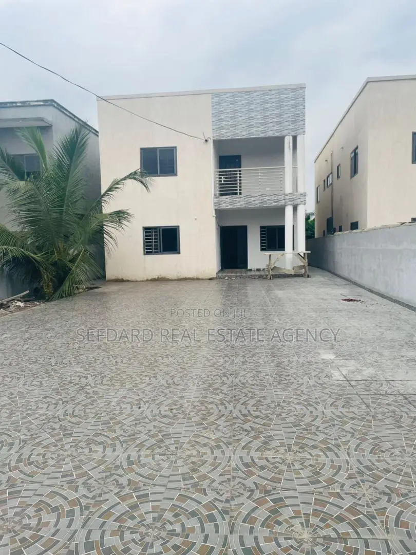5bdrm House in Sefdard Real Estate, Haatso for sale in Haatso