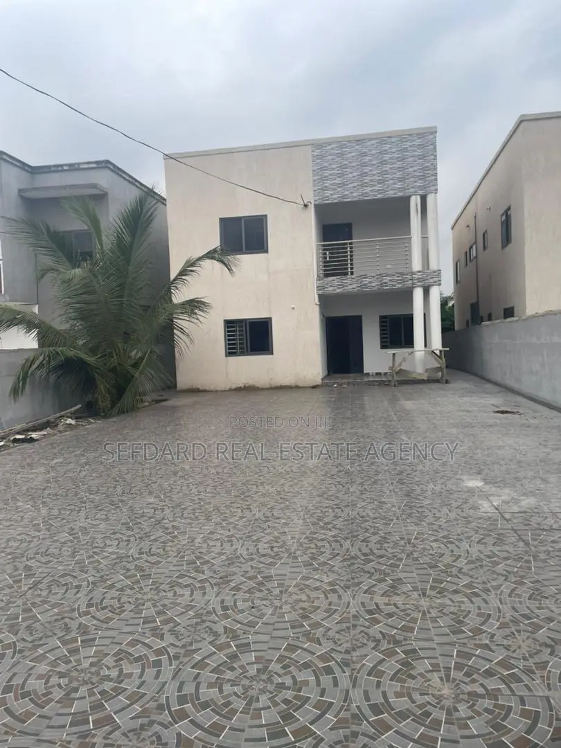 5bdrm House in Sefdard Real Estate, Haatso for sale in Haatso