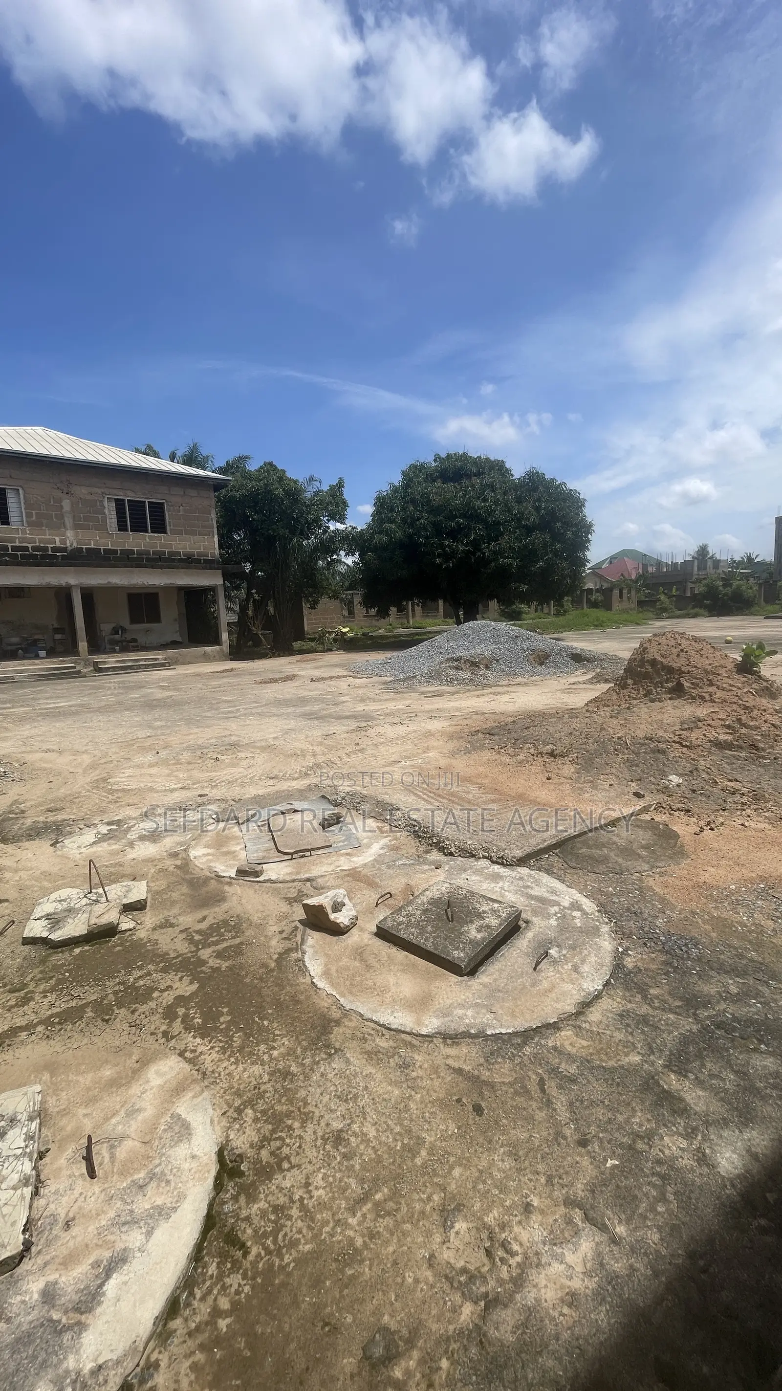 Uncompleted School Complex – Abehenase (Along the Main Sonitra Road) in Amasaman