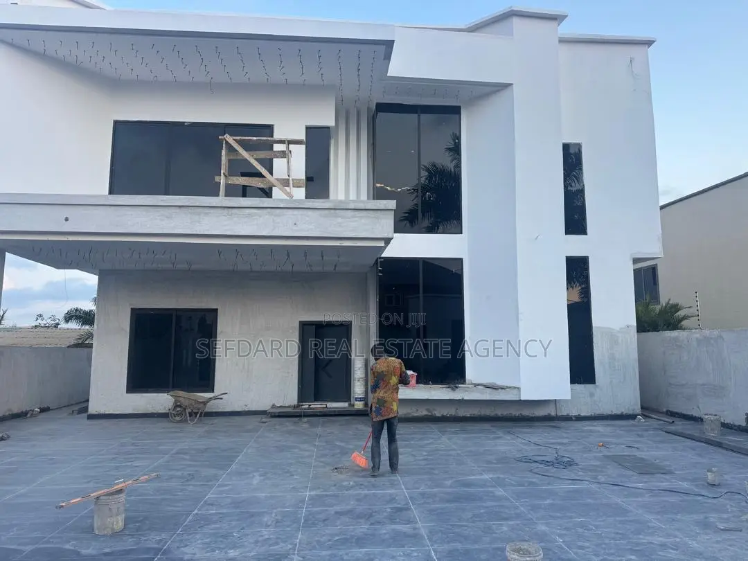 4bdrm Duplex in Haatso for sale in Haatso