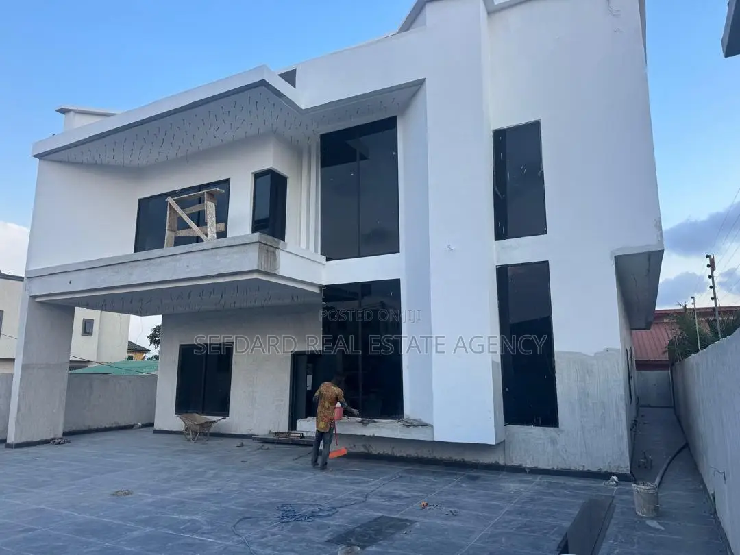 4bdrm Duplex in Haatso for sale in Haatso