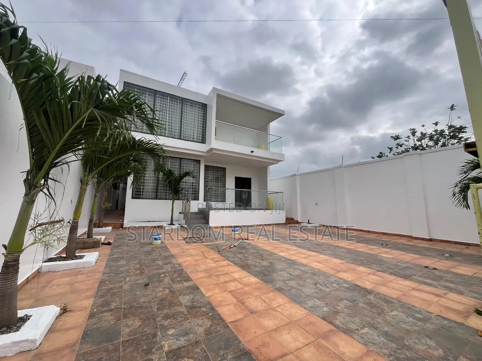 4bdrm Duplex in Ars, East Legon for rent in East Legon