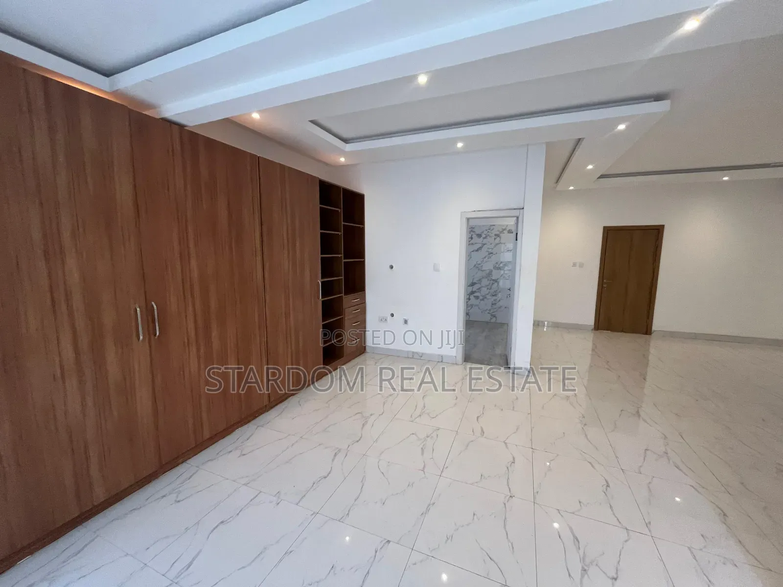 4bdrm Duplex in Ars, East Legon for rent in East Legon