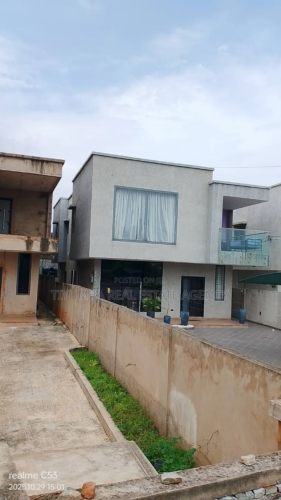 3bdrm House in Tiyumba Agency., West Legon for sale in West Legon