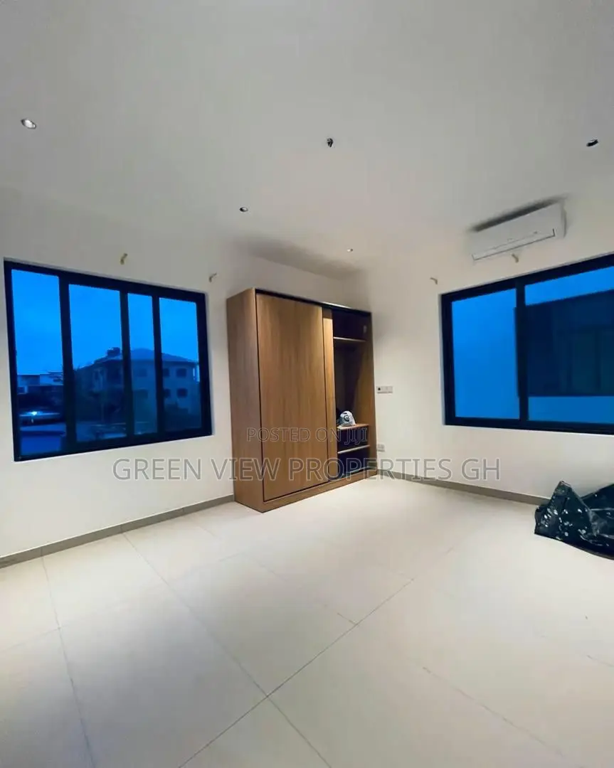 4bdrm Duplex in East Legon for sale in East Legon