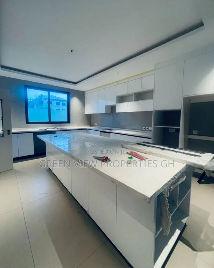 4bdrm Duplex in East Legon for sale in East Legon