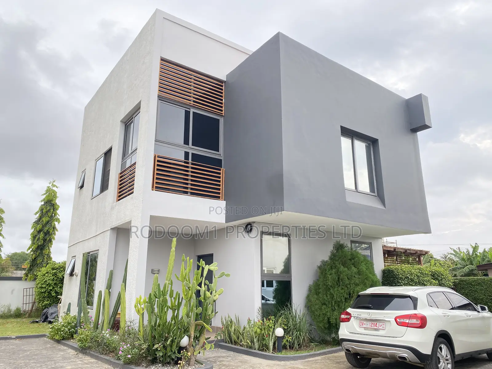 4bdrm Duplex in Tesano Gardens for sale in Tesano