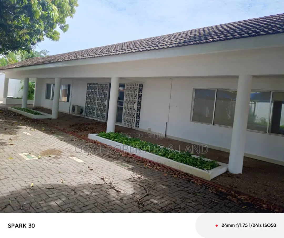 6bdrm House in Abelemkpe, Lincoln School Area for rent in Lincoln School Area