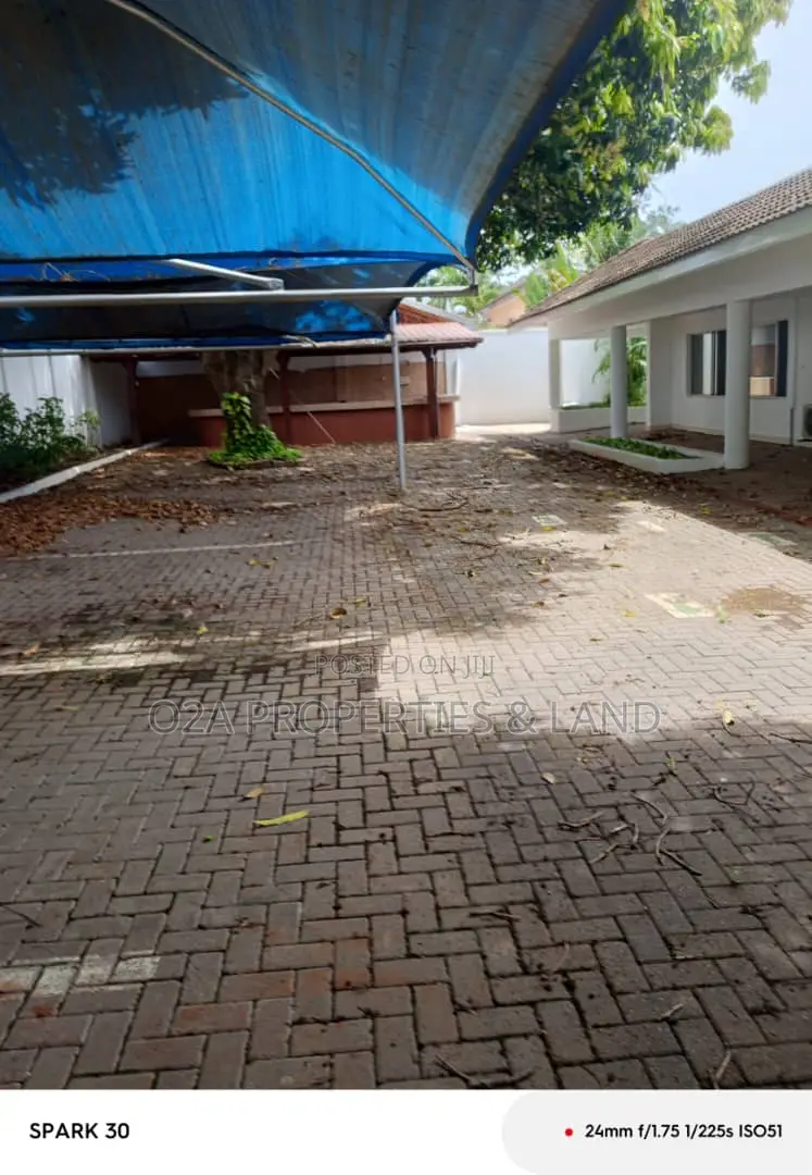 6bdrm House in Abelemkpe, Lincoln School Area for rent in Lincoln School Area