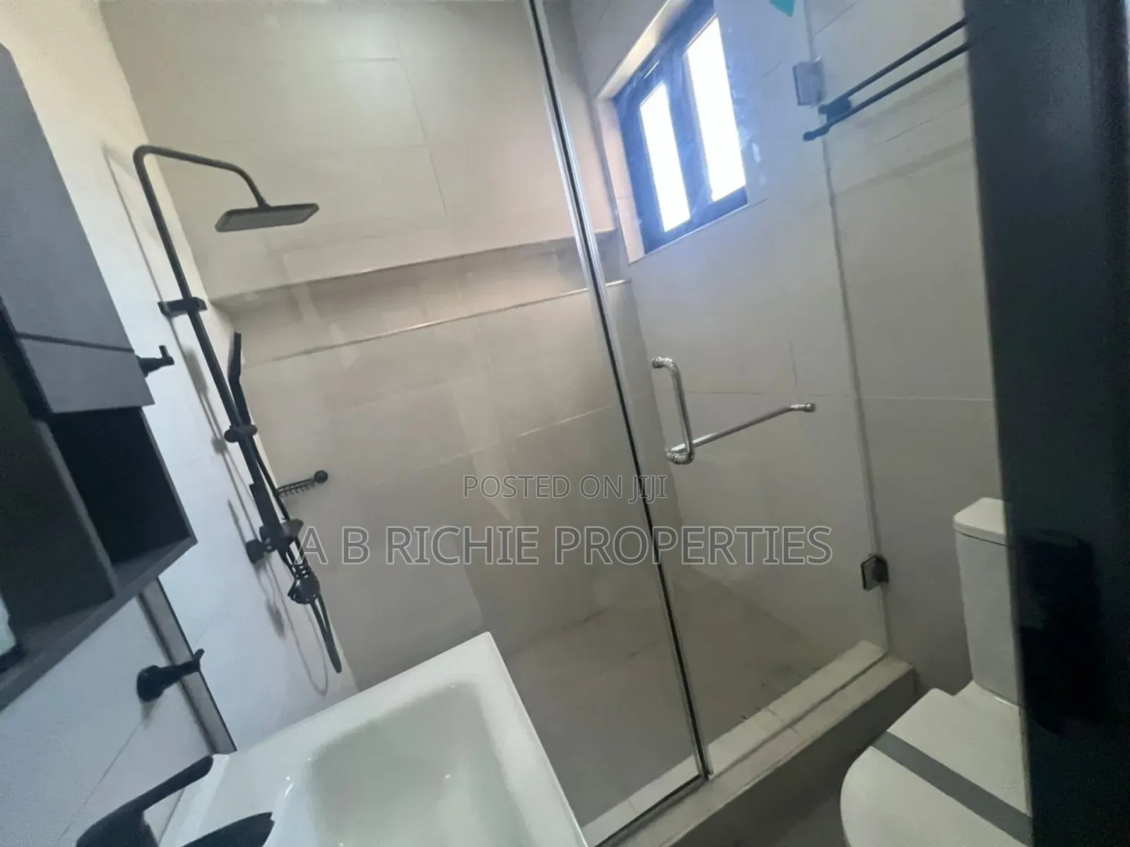 5bdrm House in Ab Richie Properties, Labone for rent in Labone