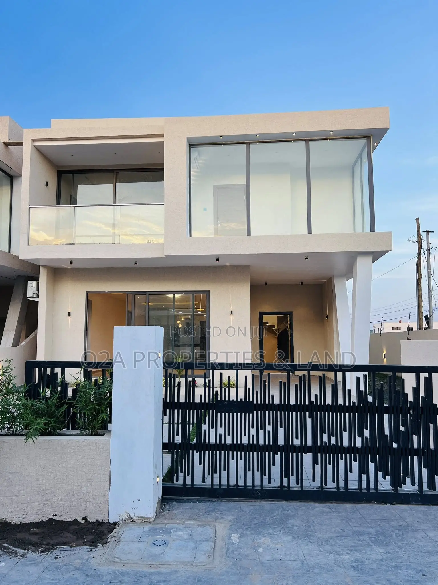 4bdrm House in Ashaley Botwe , for sale in School Junction
