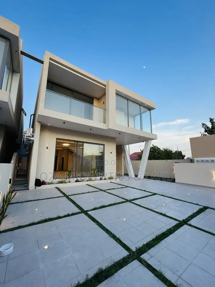 4bdrm House in Ashaley Botwe , for sale in School Junction