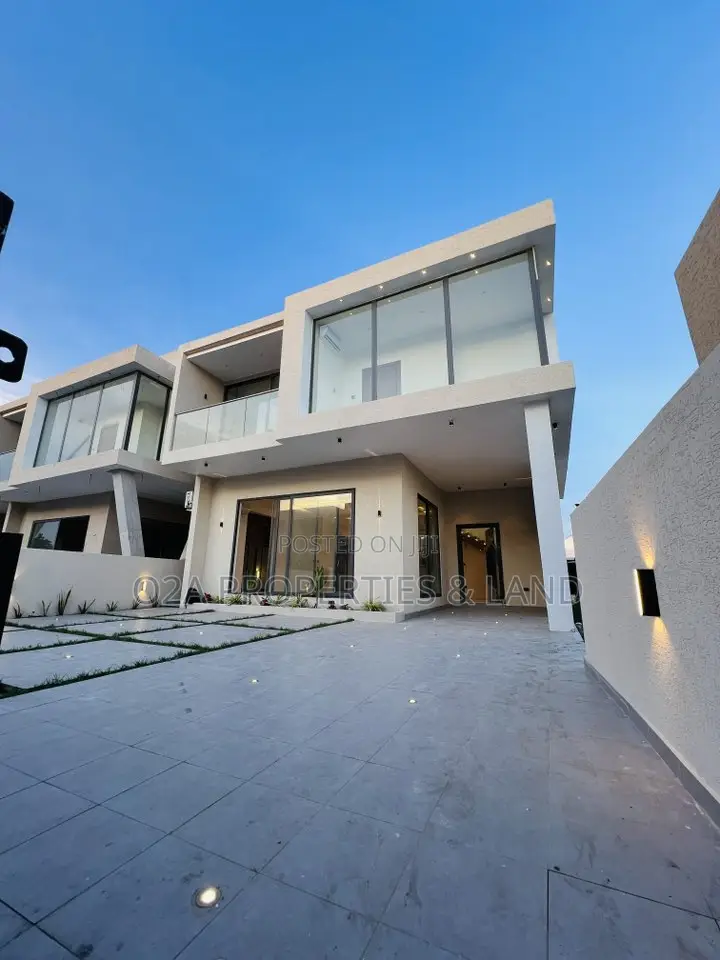 4bdrm House in Ashaley Botwe , for sale in School Junction