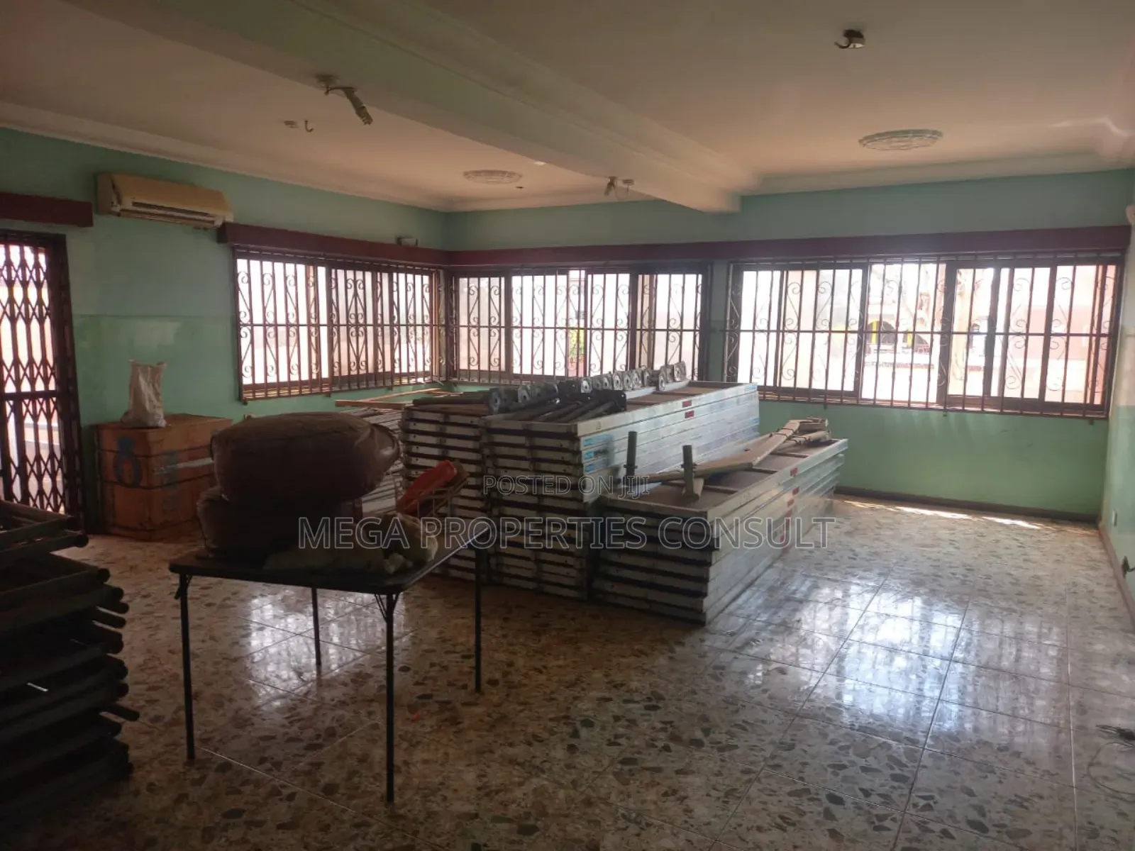 9bdrm House in Lapaz for sale in Lapaz