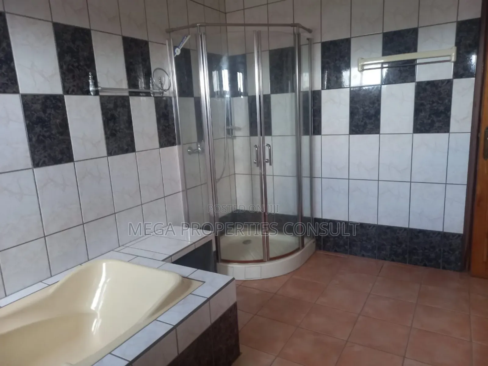 9bdrm House in Lapaz for sale in Lapaz