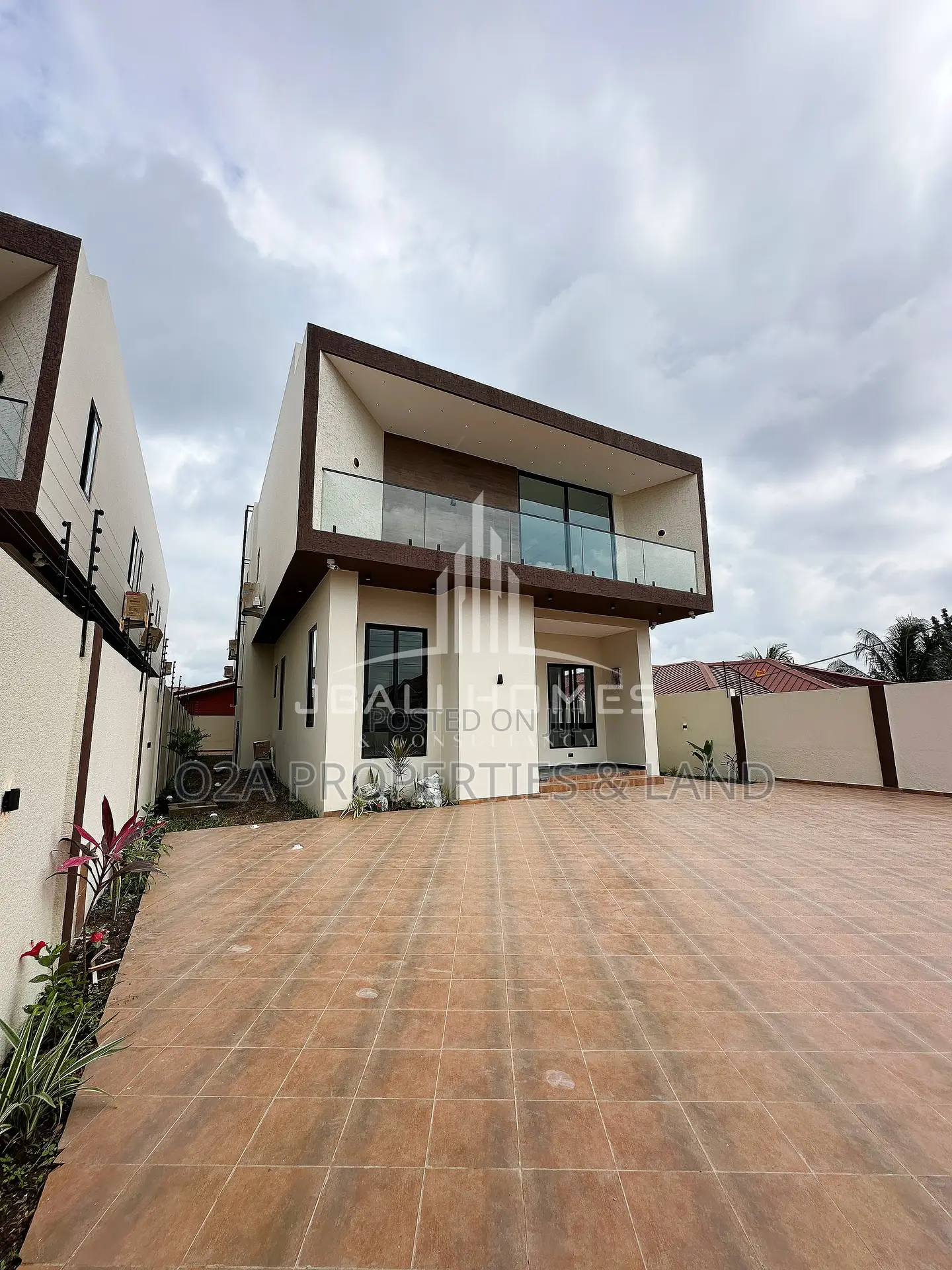 4bdrm House in Oyarifa, Ghana Flag for sale in Ghana Flag
