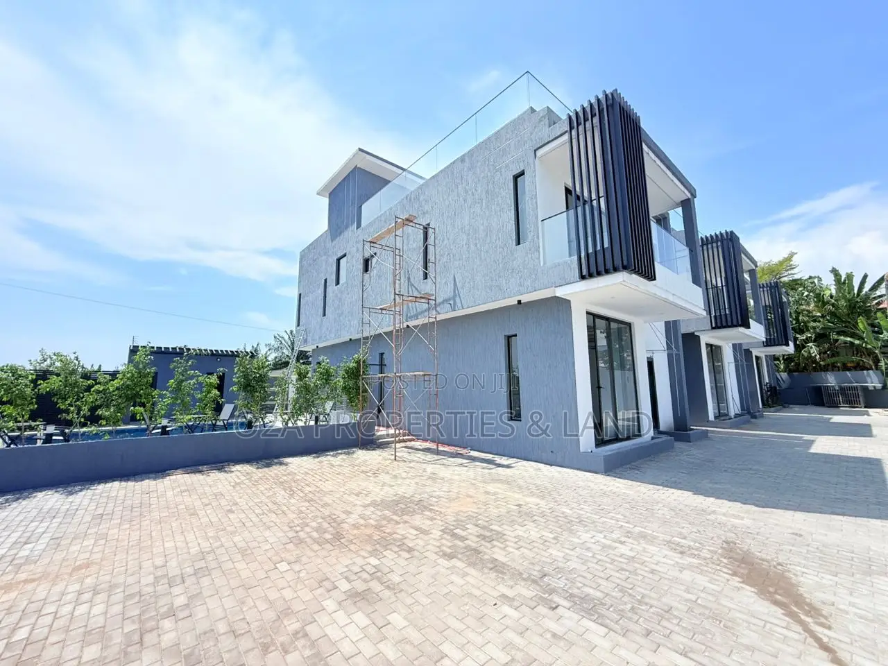 4bdrm Townhouse/Terrace in Dzorwulu for sale in Dzorwulu