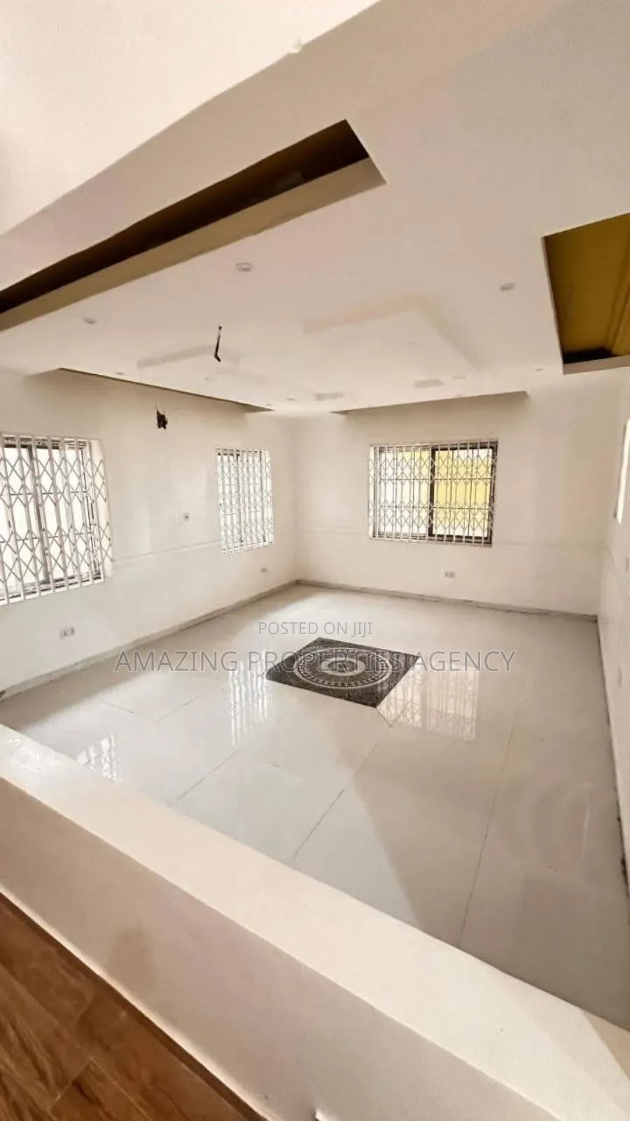 5bdrm House in 5 Bedroom House For for sale in East Legon