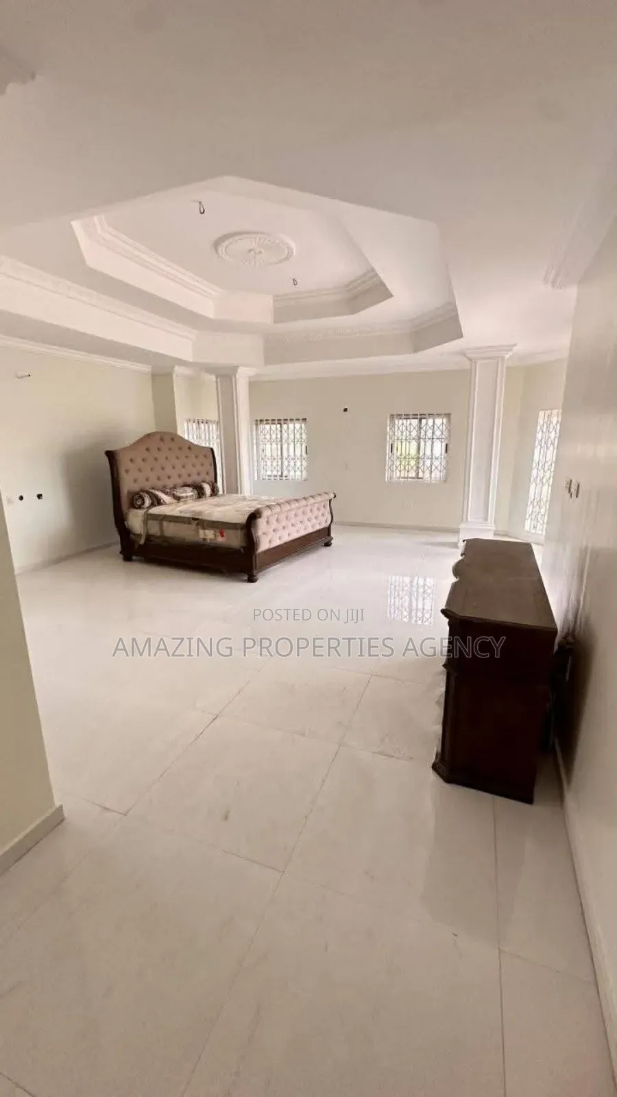 5bdrm House in 5 Bedroom House For for sale in East Legon