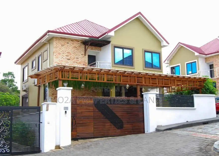 4bdrm House in Haatso, Antis for sale in Antis