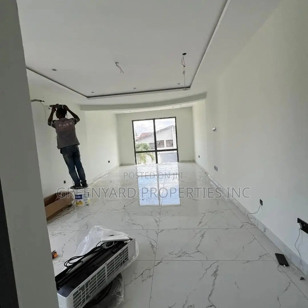 7bdrm House in A&C, East Legon for sale in East Legon