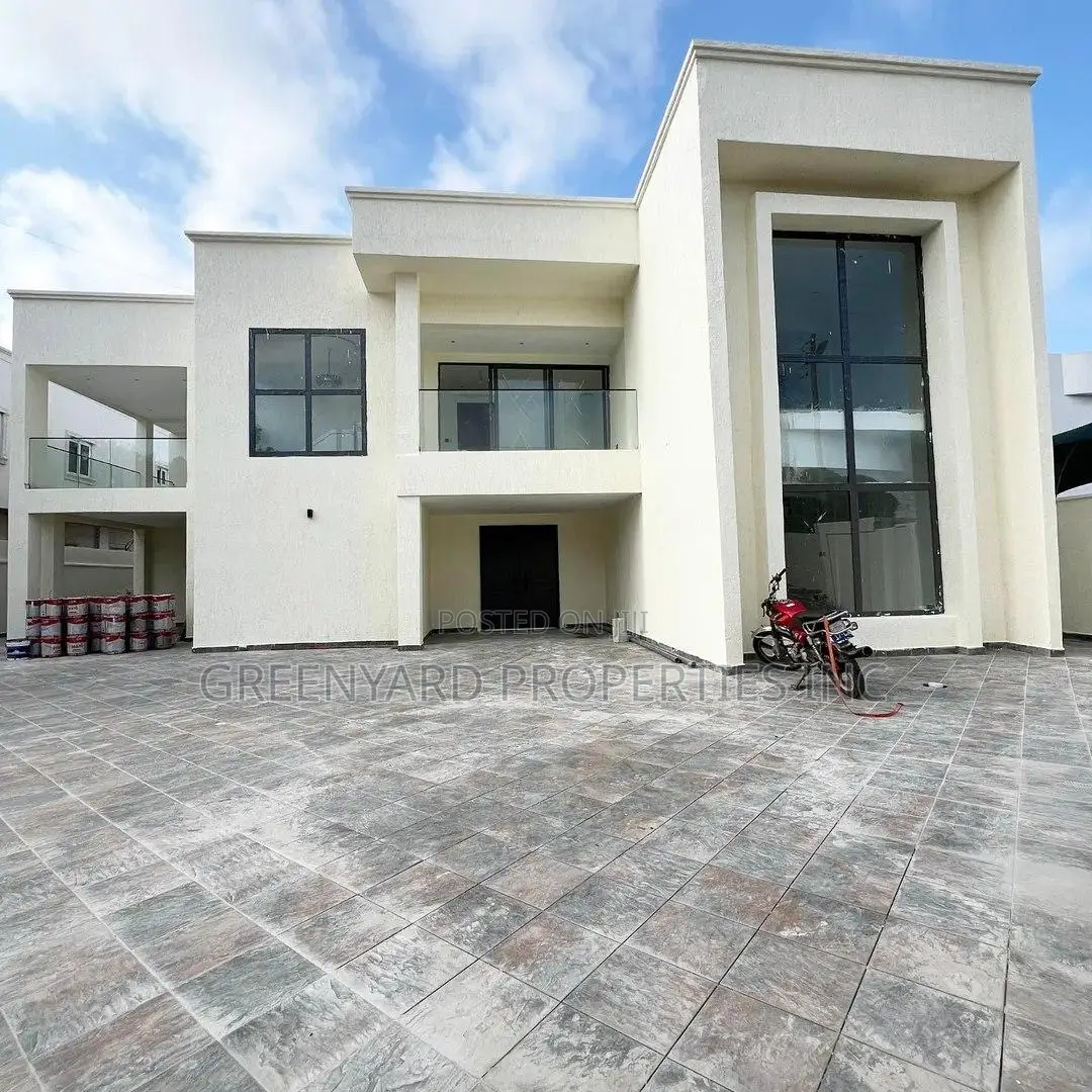 7bdrm House in A&C, East Legon for sale in East Legon