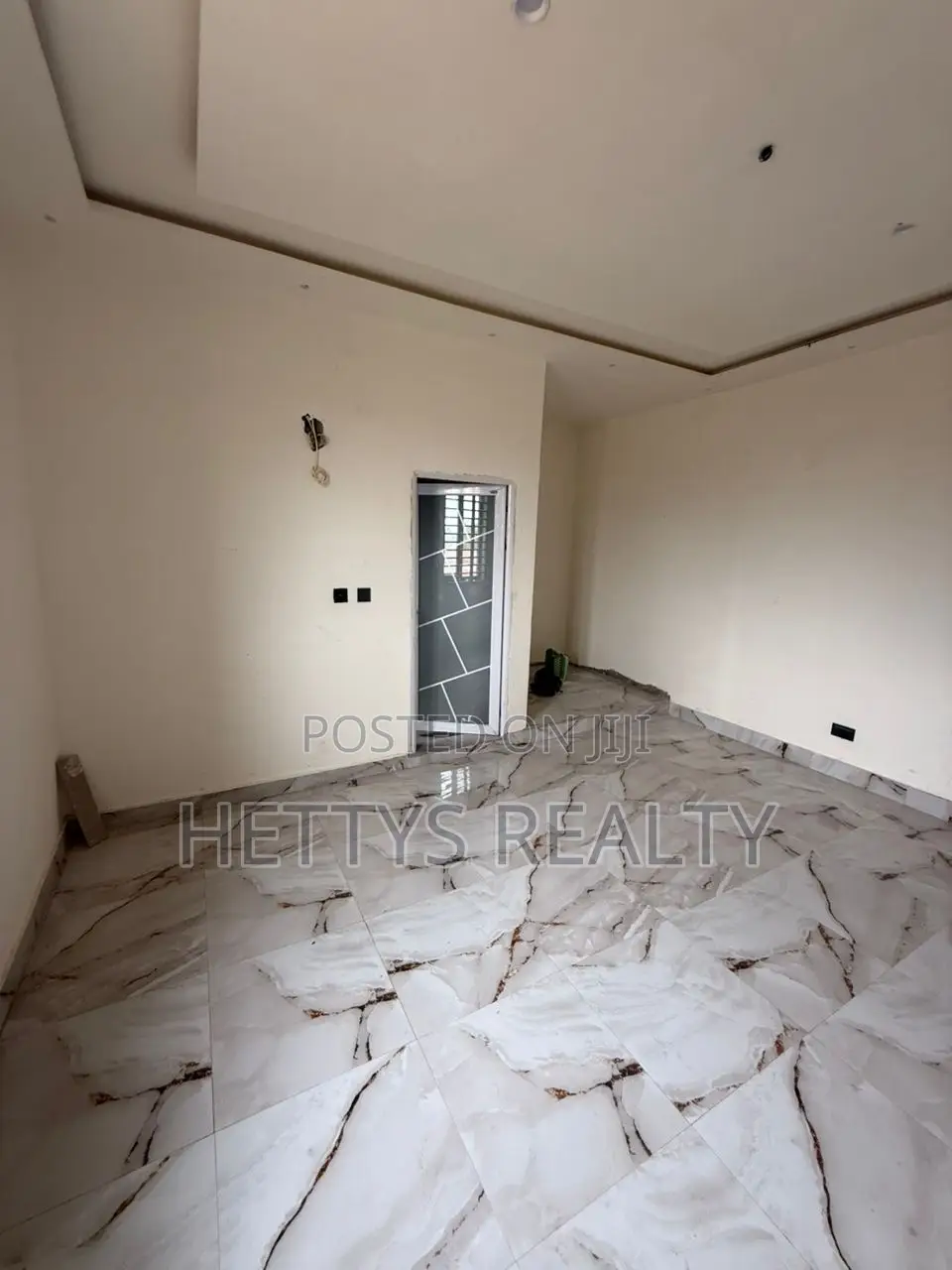 5bdrm House in Adenta for sale in Adenta