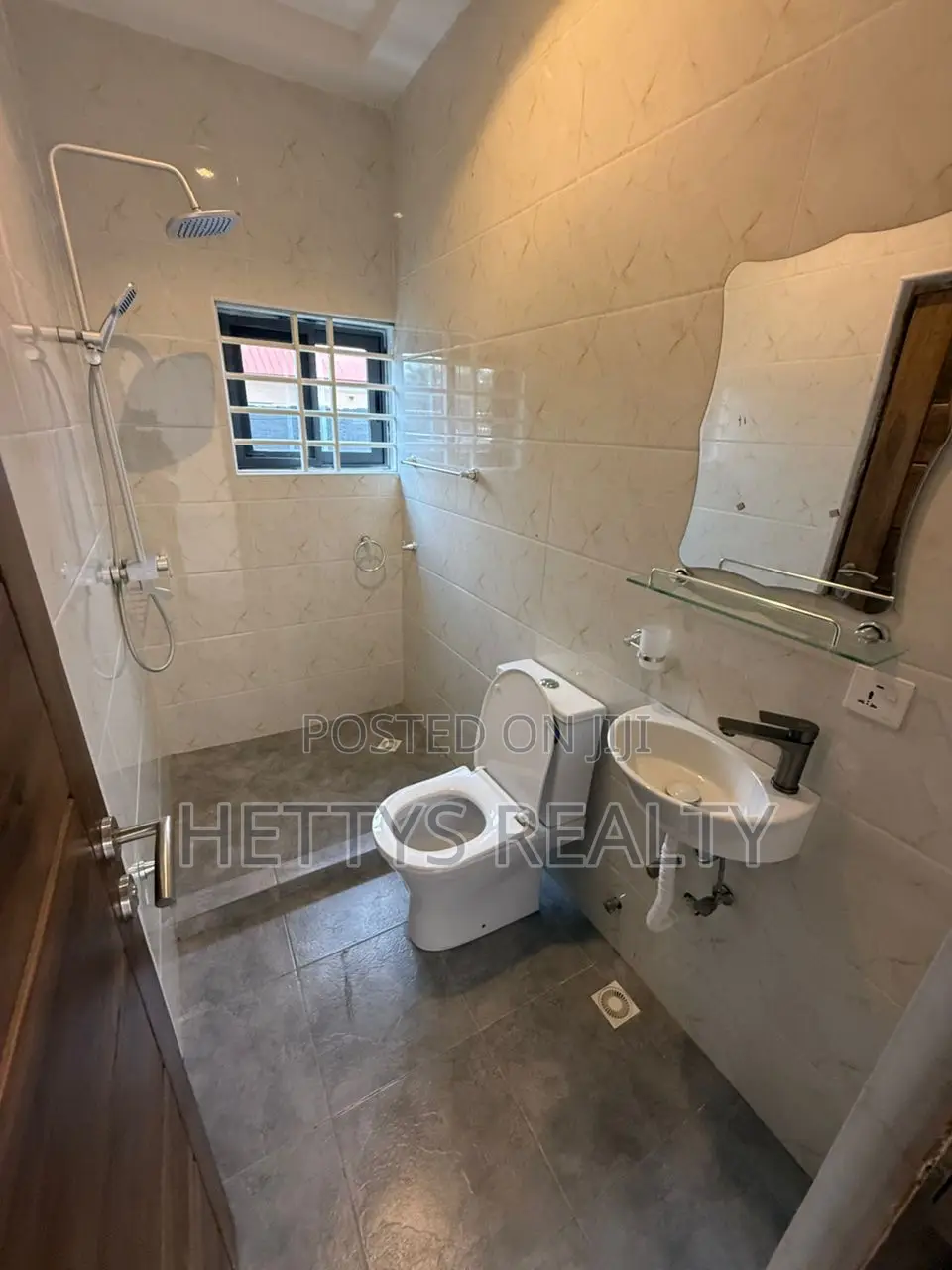 3bdrm House in Ablekuma for sale in Ablekuma