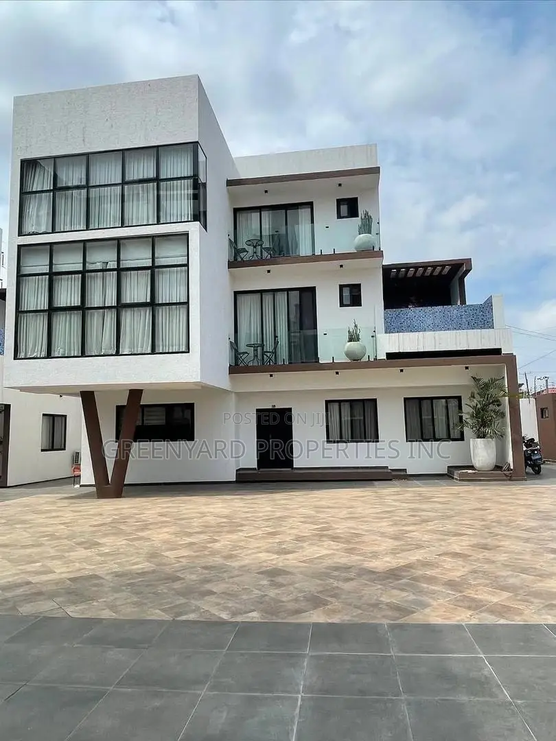 Furnished 4bdrm Townhouse / Terrace in Adjiringanor, Adjiriganor in Adjiriganor