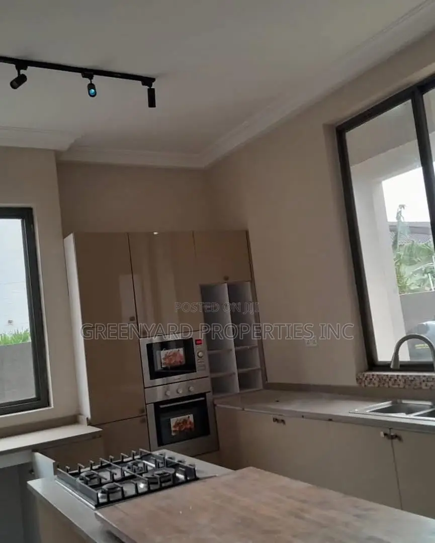4bdrm Townhouse / Terrace in Trasacco, Adjiriganor for rent in Adjiriganor