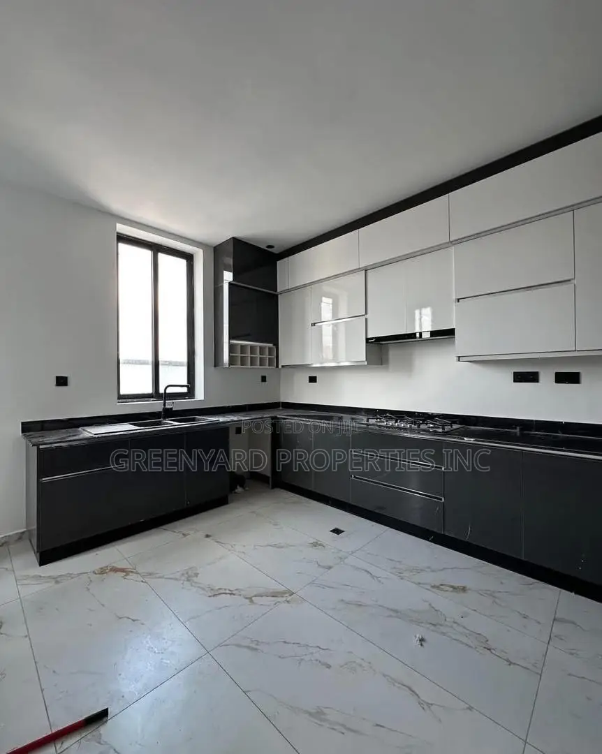 5bdrm House in Adjiringanor, East Legon for sale in East Legon