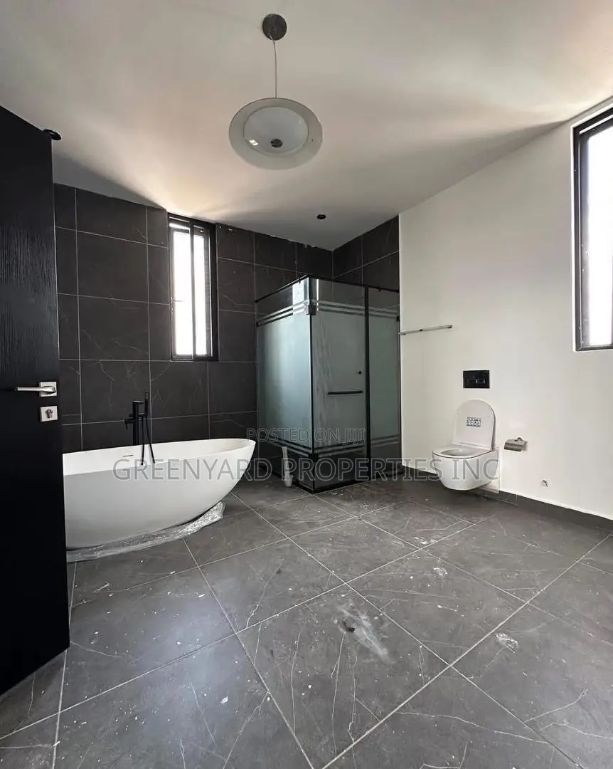 5bdrm House in Adjiringanor, East Legon for sale in East Legon