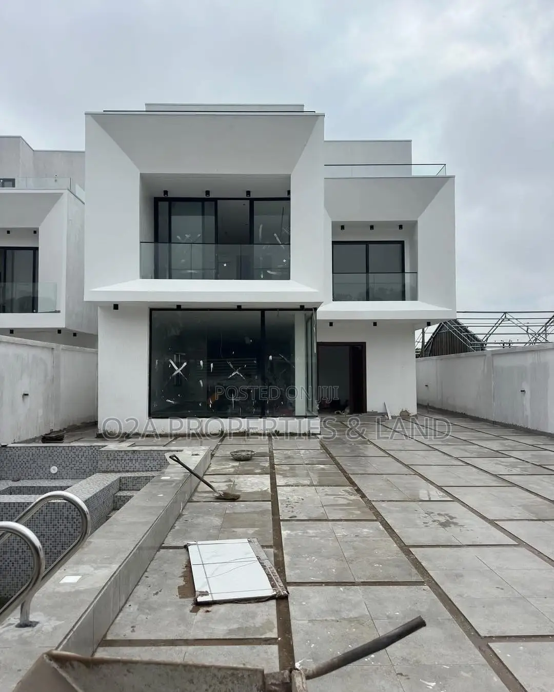 5bdrm House in Ashaley Botwe, Lake Side Estate for sale in Lake Side Estate