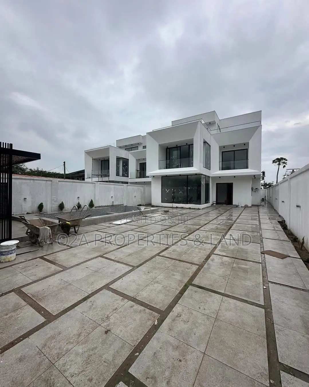 5bdrm House in Ashaley Botwe, Lake Side Estate for sale in Lake Side Estate