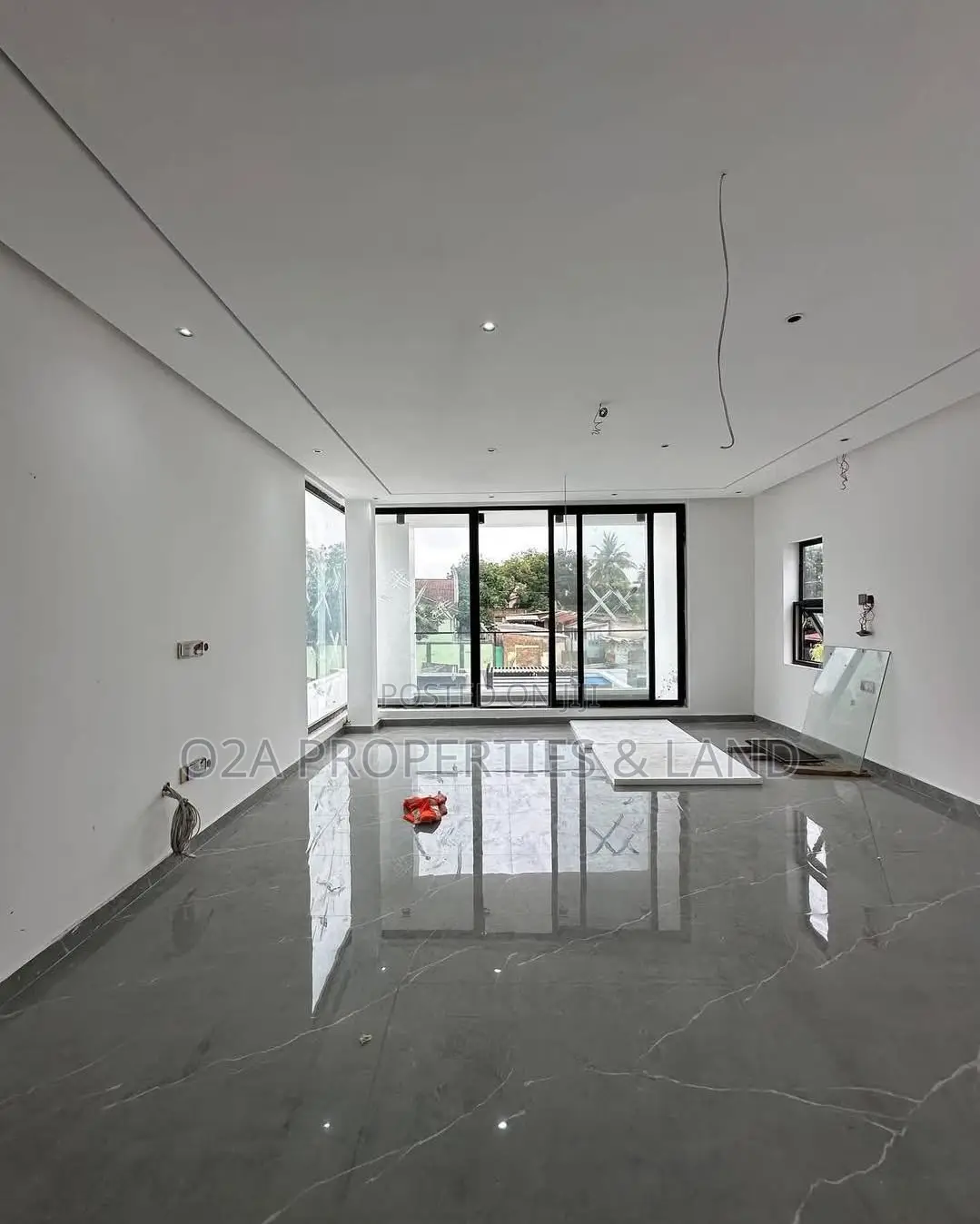 5bdrm House in Ashaley Botwe, Lake Side Estate for sale in Lake Side Estate