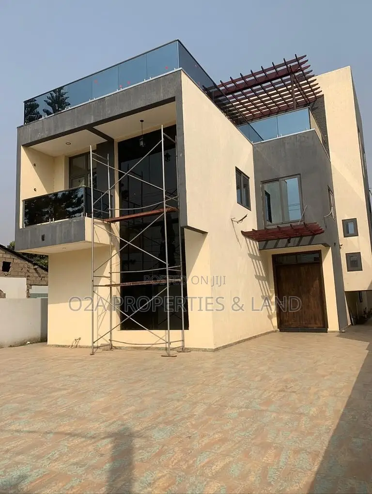 5bdrm House in East Legon, Bawaleshie for sale in Bawaleshie