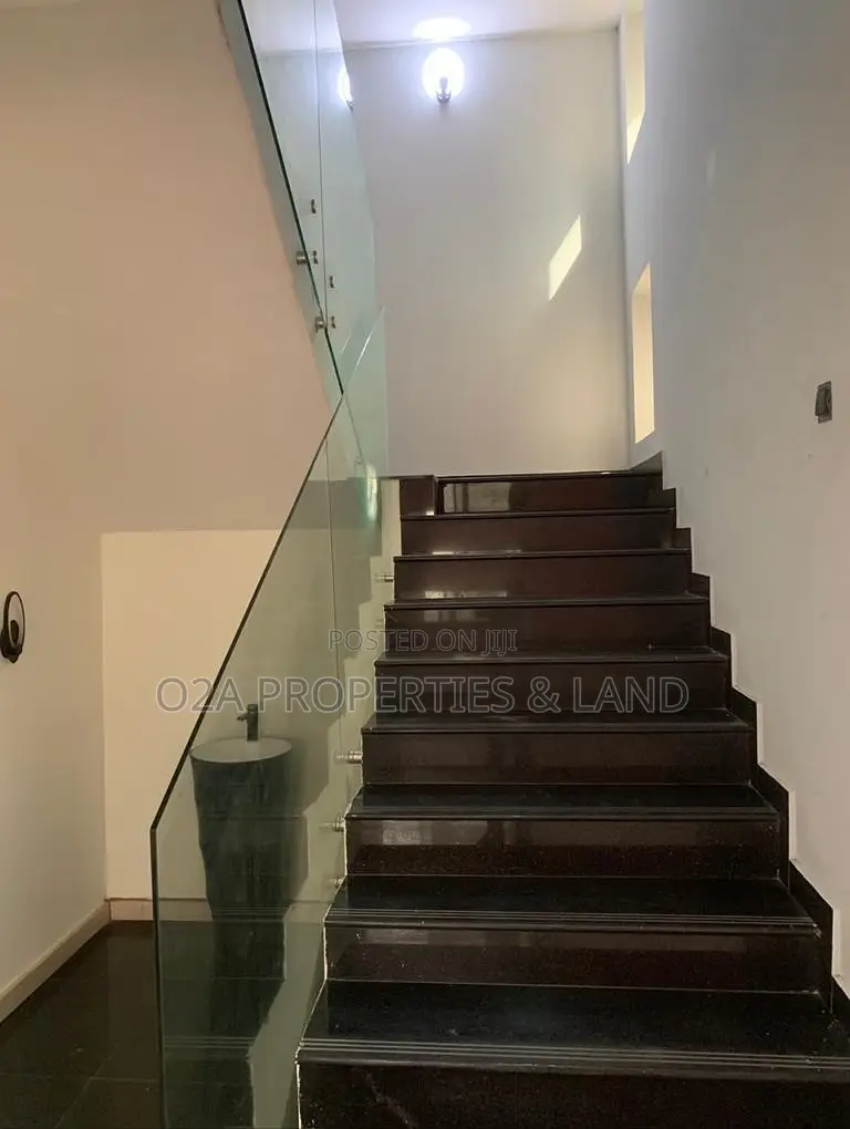 5bdrm House in East Legon, Bawaleshie for sale in Bawaleshie
