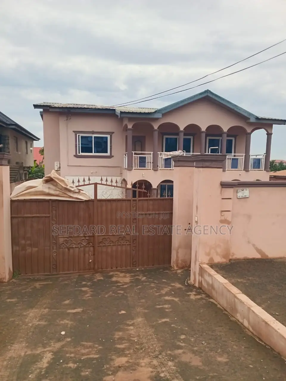 5bdrm House in Kwabenya for sale in Kwabenya