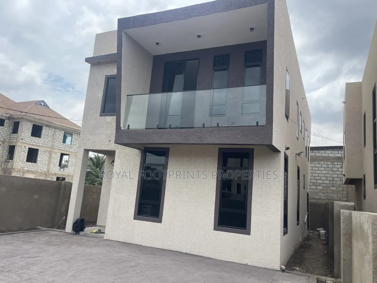 3bdrm House in Luxelooks Properties, East Legon for rent in East Legon