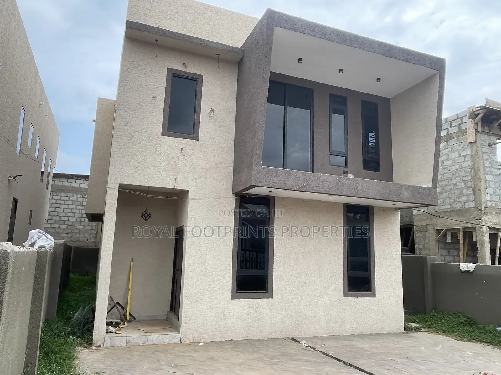 3bdrm House in Luxelooks Properties, East Legon for rent in East Legon