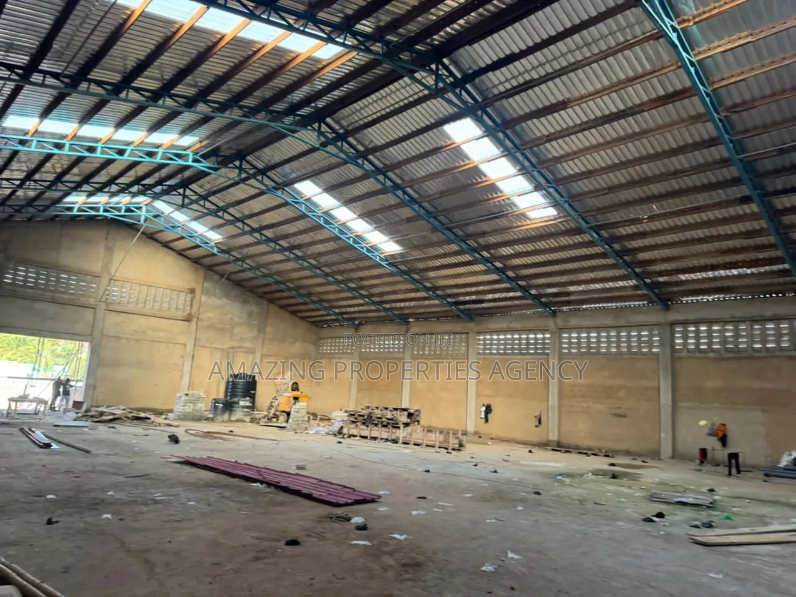 1300 SQM Warehouse With Office Complex Tantra Hills in Tantra Hills