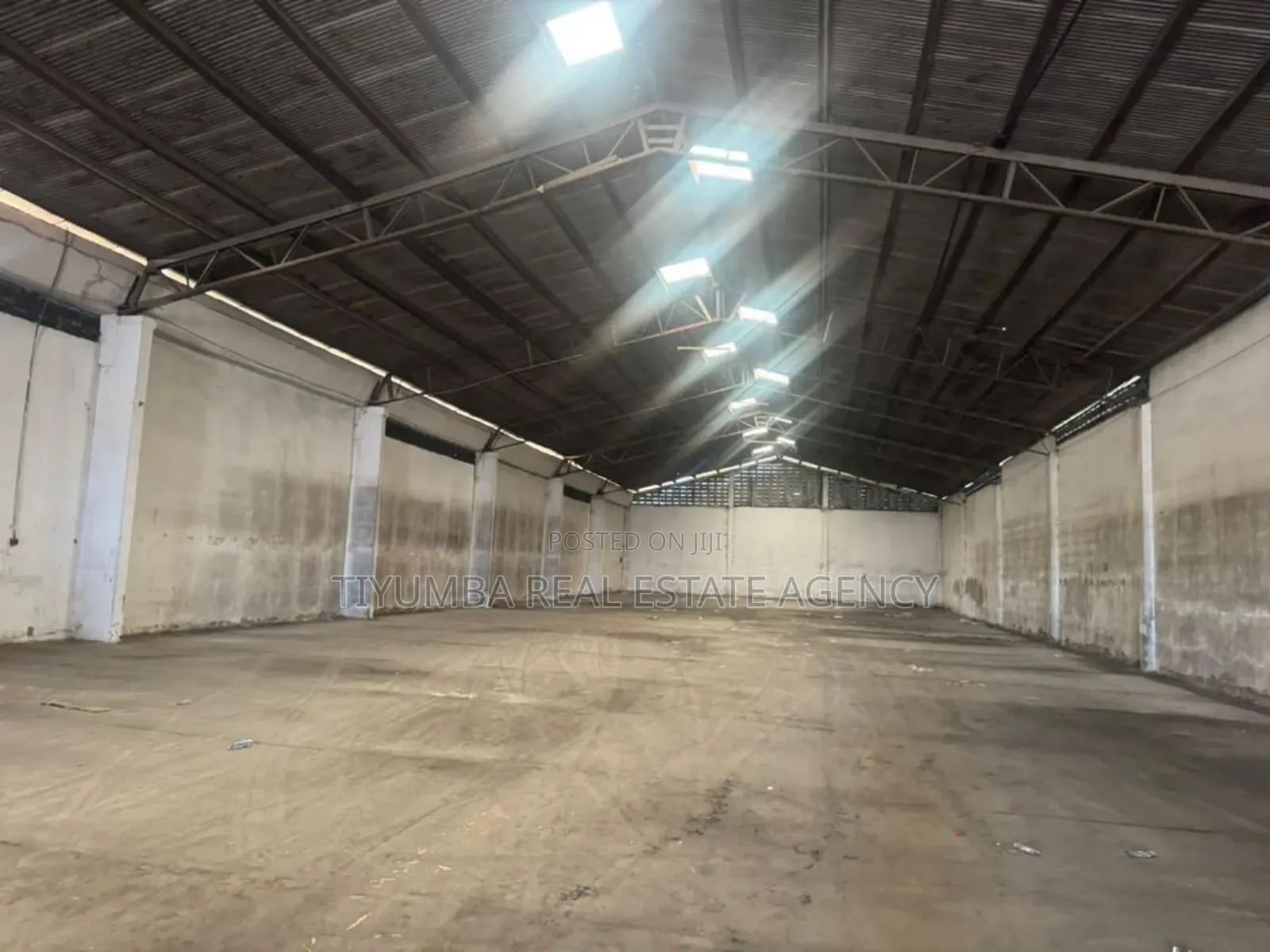 1,300 Warehouse For Rent In in Dworwulu