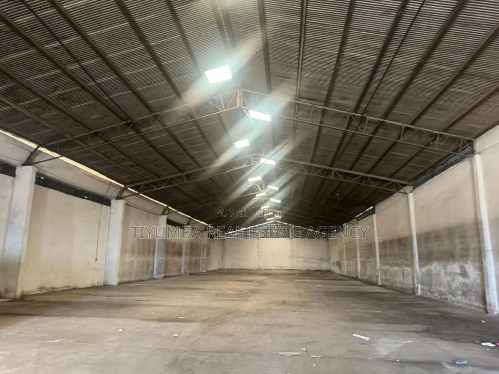 1,300 Warehouse For Rent In in Dworwulu